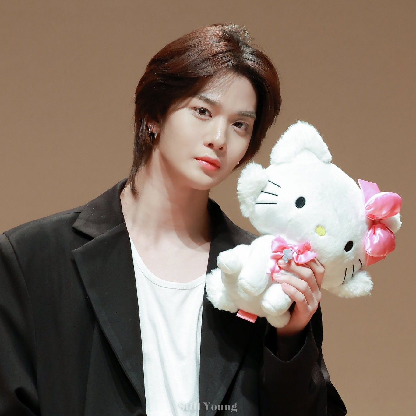 Behind-the-scenes cut of Bae Jinyoung
