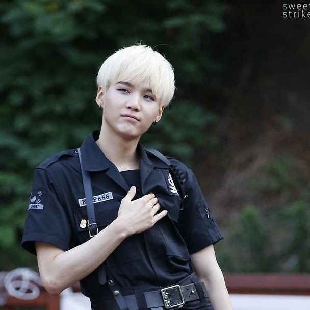 SUGA (防弹少年团)的最新活动照片