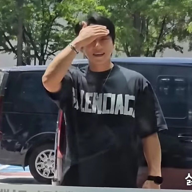 Recent activity shot of Hwang Chiyeol