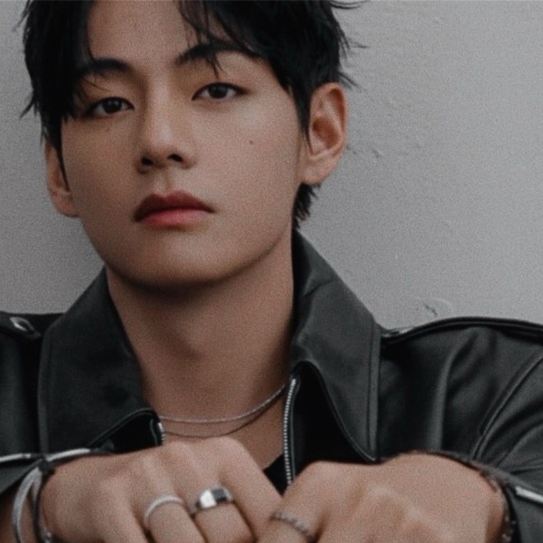 Foto aktivitas terbaru V (BTS)