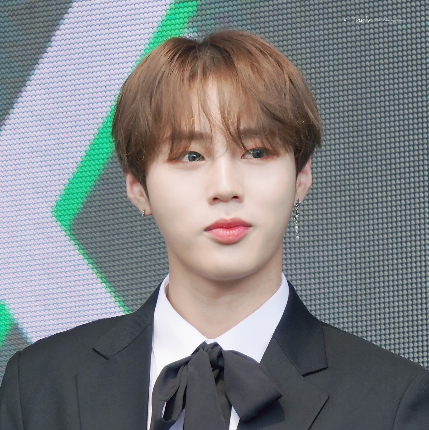 하성운의 비하인드 컷