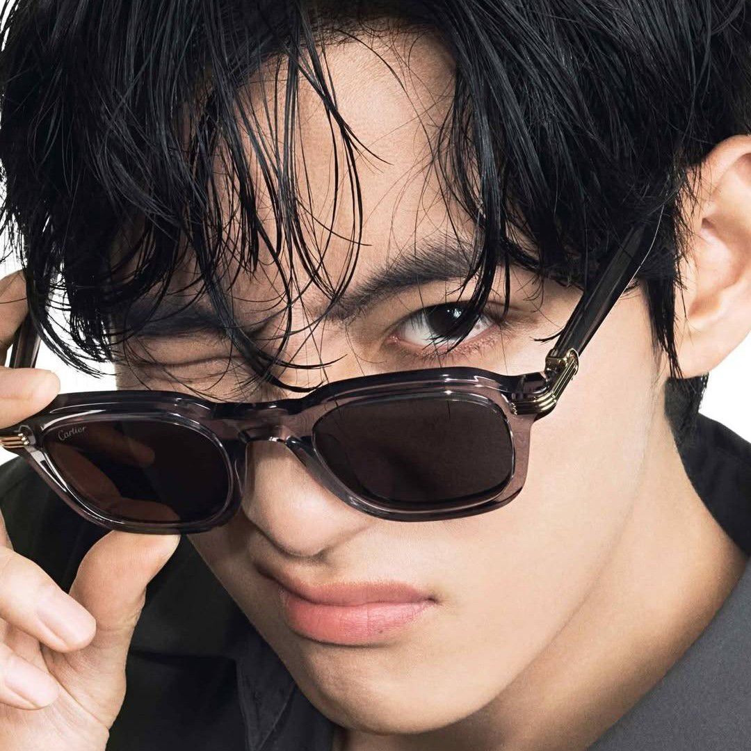 뷔 (방탄소년단)의 최신 사진