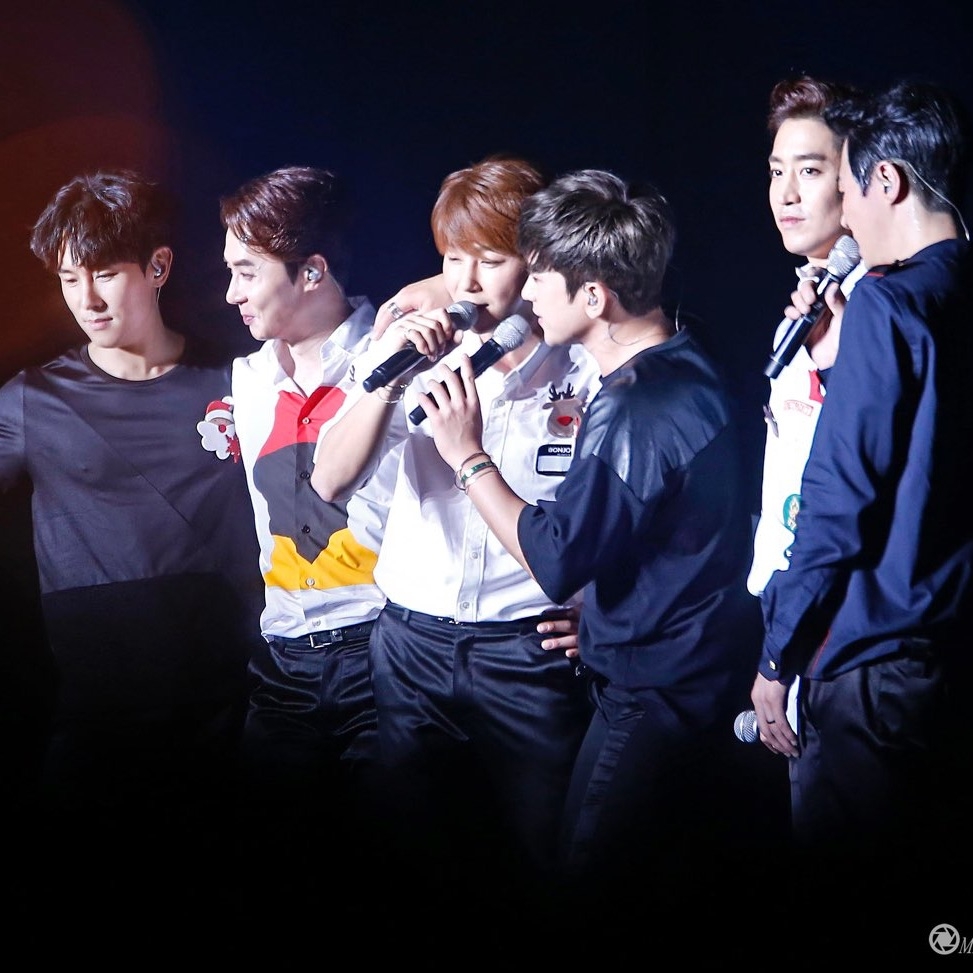 A moment captured by SHINHWA's fan