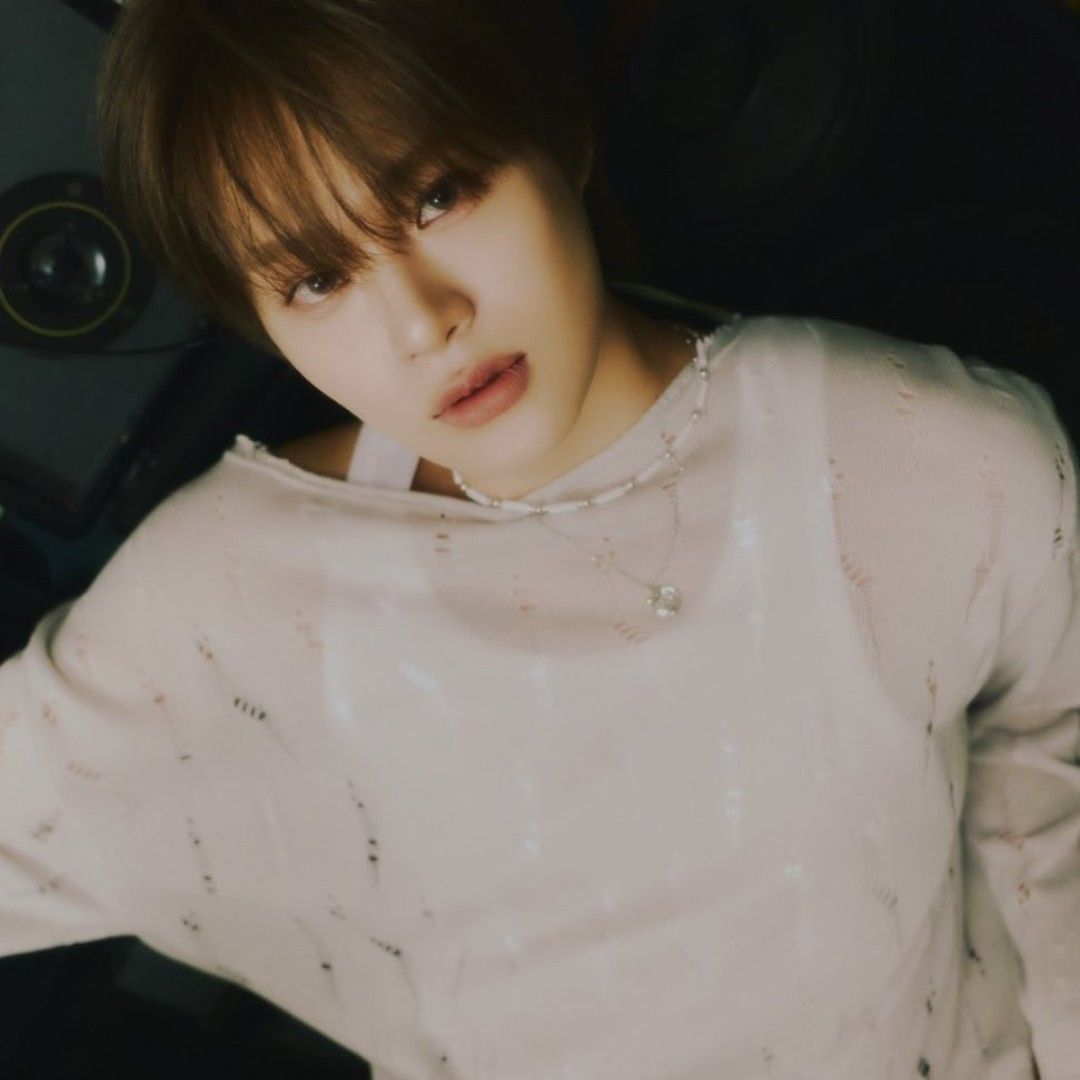 A moment captured by Lee Daehwi (AB6IX)'s fan