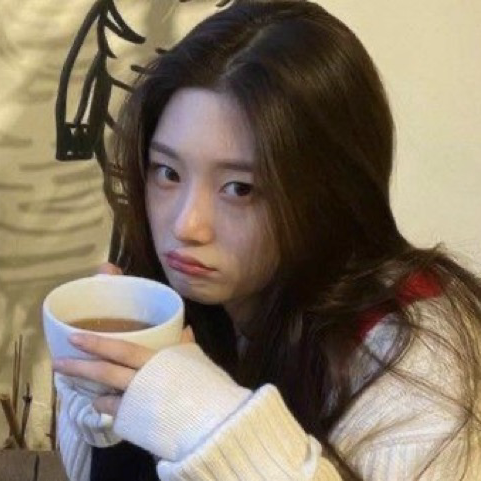 Recent activity shot of Chaeyeon
