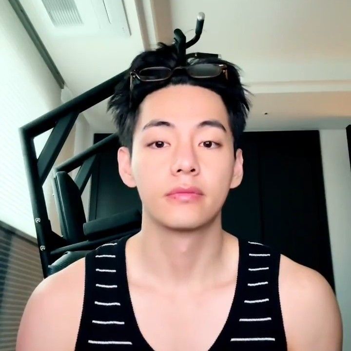 Momen yang diabadikan oleh penggemar V (BTS)