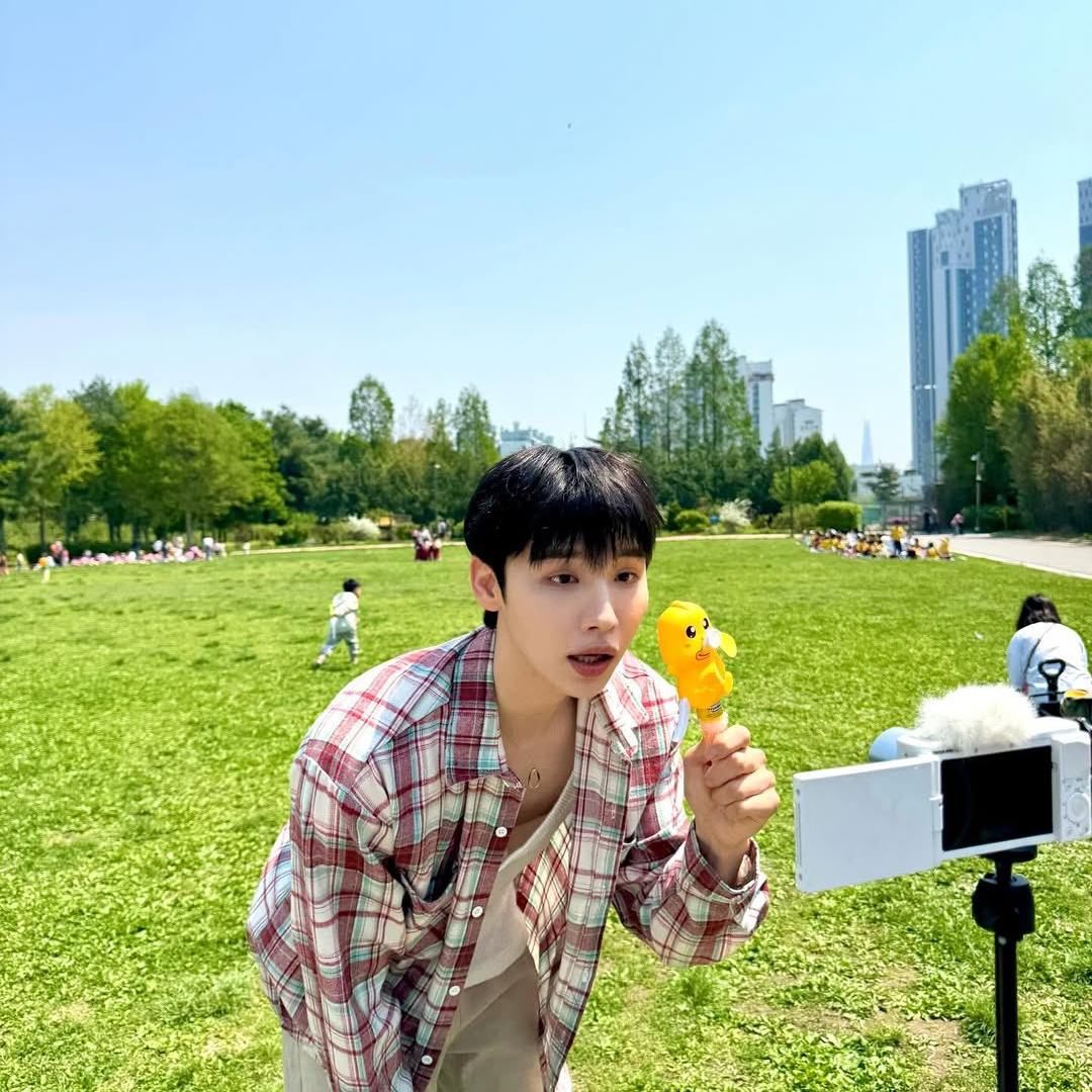 A moment captured by Jeon Woong (AB6IX)'s fan