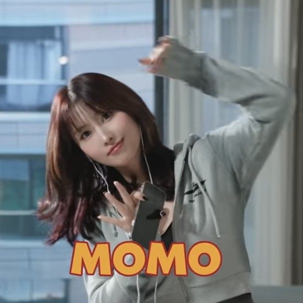 Foto terbaru Momo (TWICE)