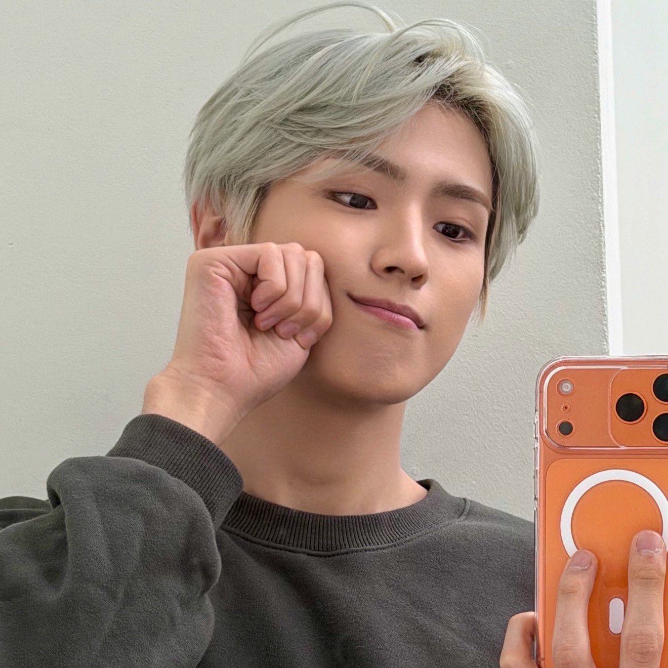 Behind-the-scenes cut of Yonghee (CIX)