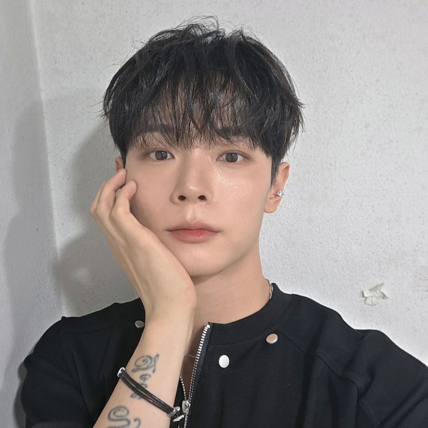 Recent activity shot of Shin Yechan (LUCY)