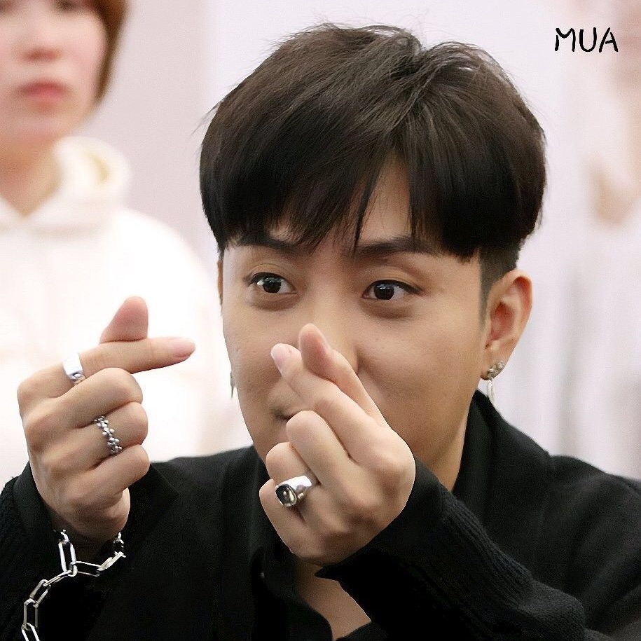 A moment captured by Eun Jiwon (SECHSKIES)'s fan