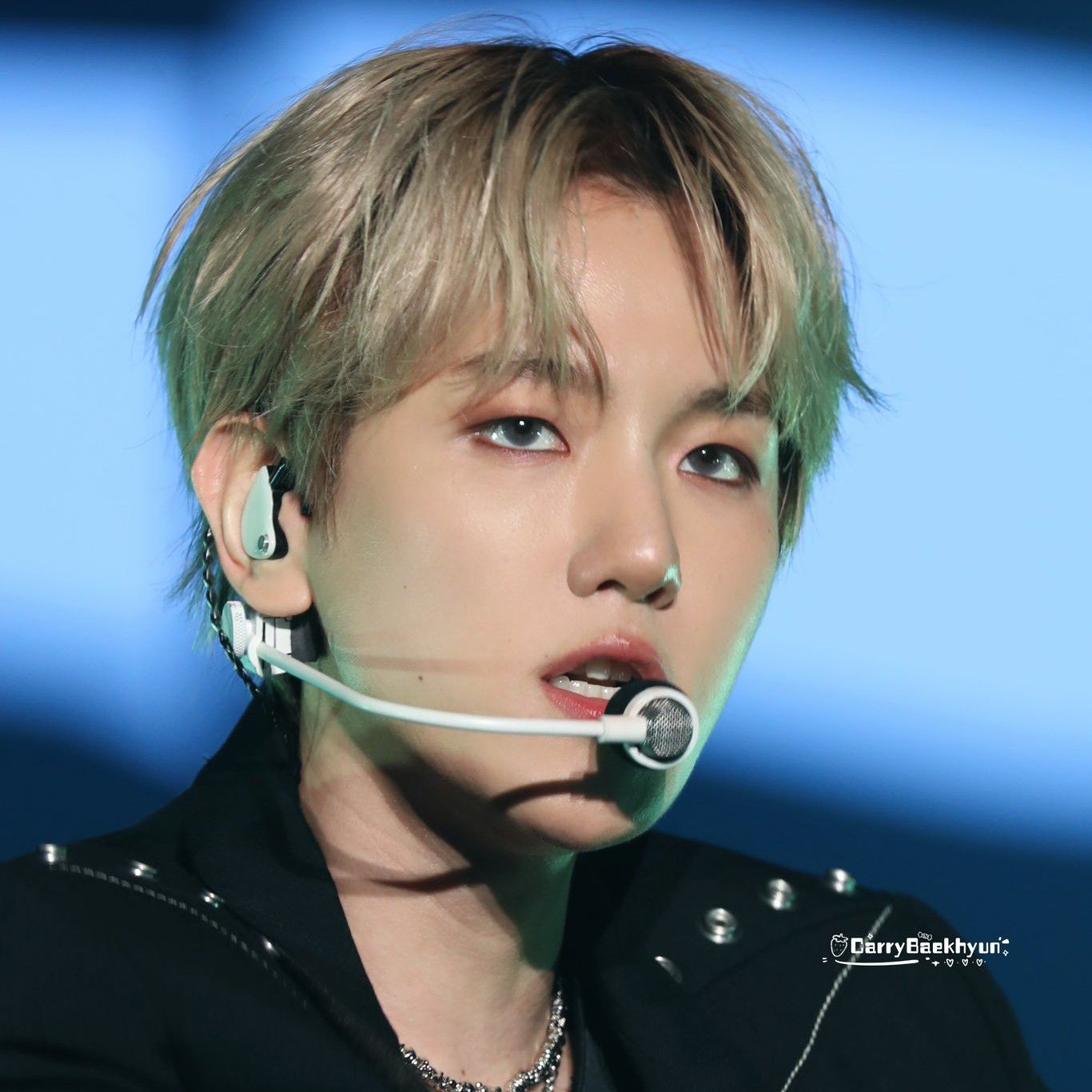 A moment captured by Baekhyun (EXO)'s fan