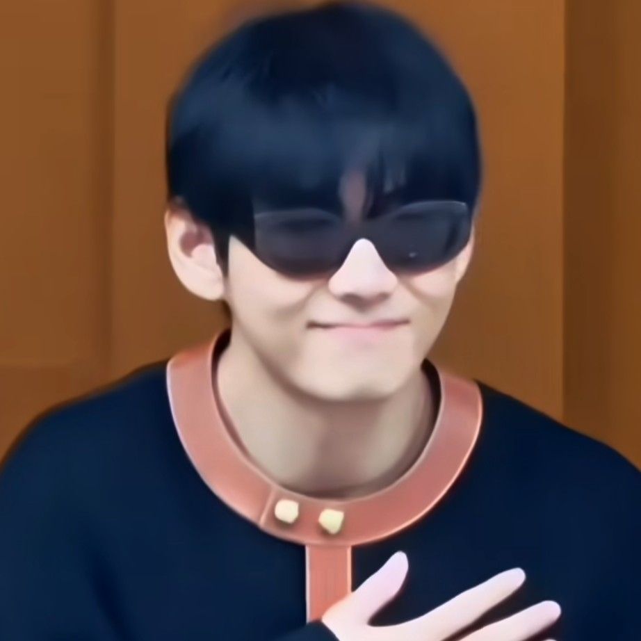 Latest photo of V (BTS)