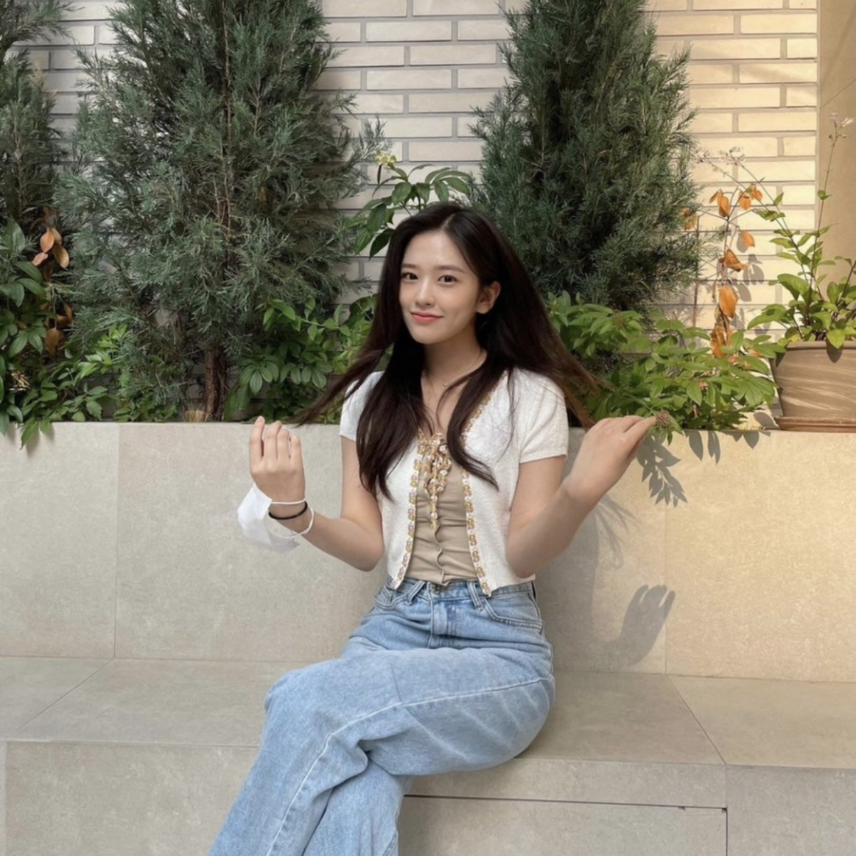 Behind-the-scenes cut of An Yujin (IVE)