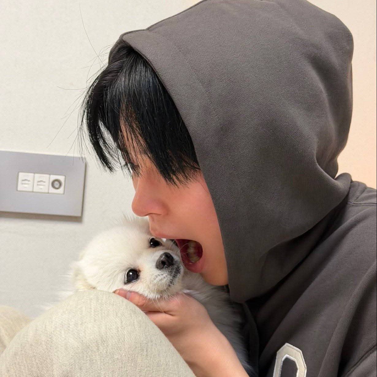 Potret di balik layar Sung Hanbin (ZEROBASEONE)