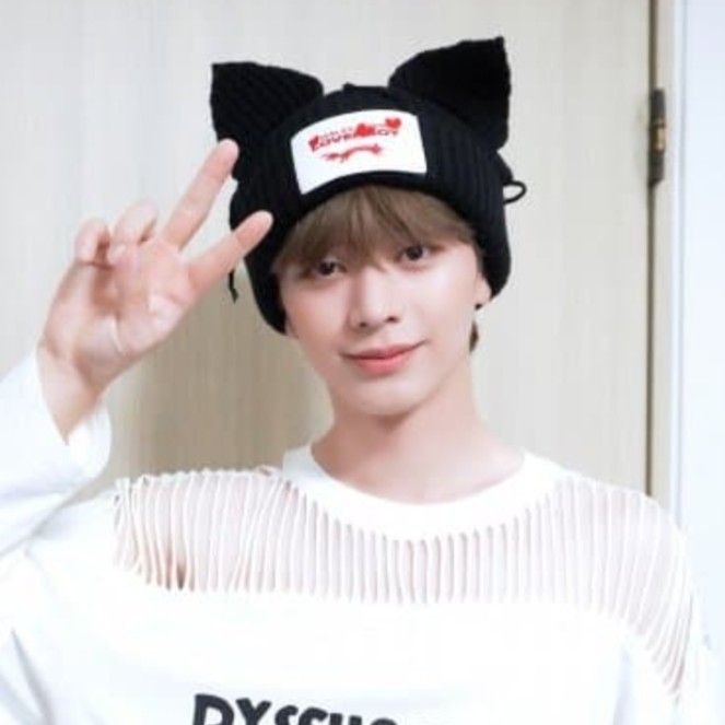 Behind-the-scenes cut of Yook Sungjae (BTOB)