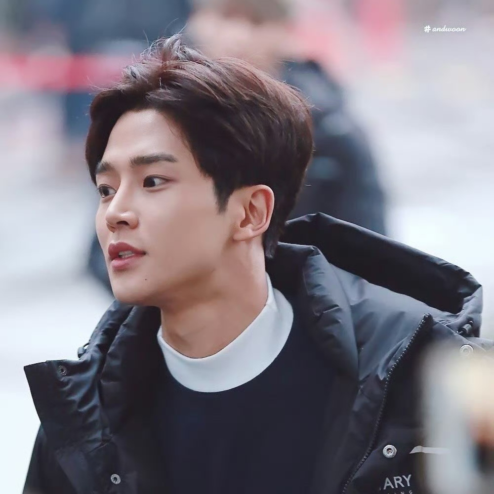 A moment captured by Rowoon's fan