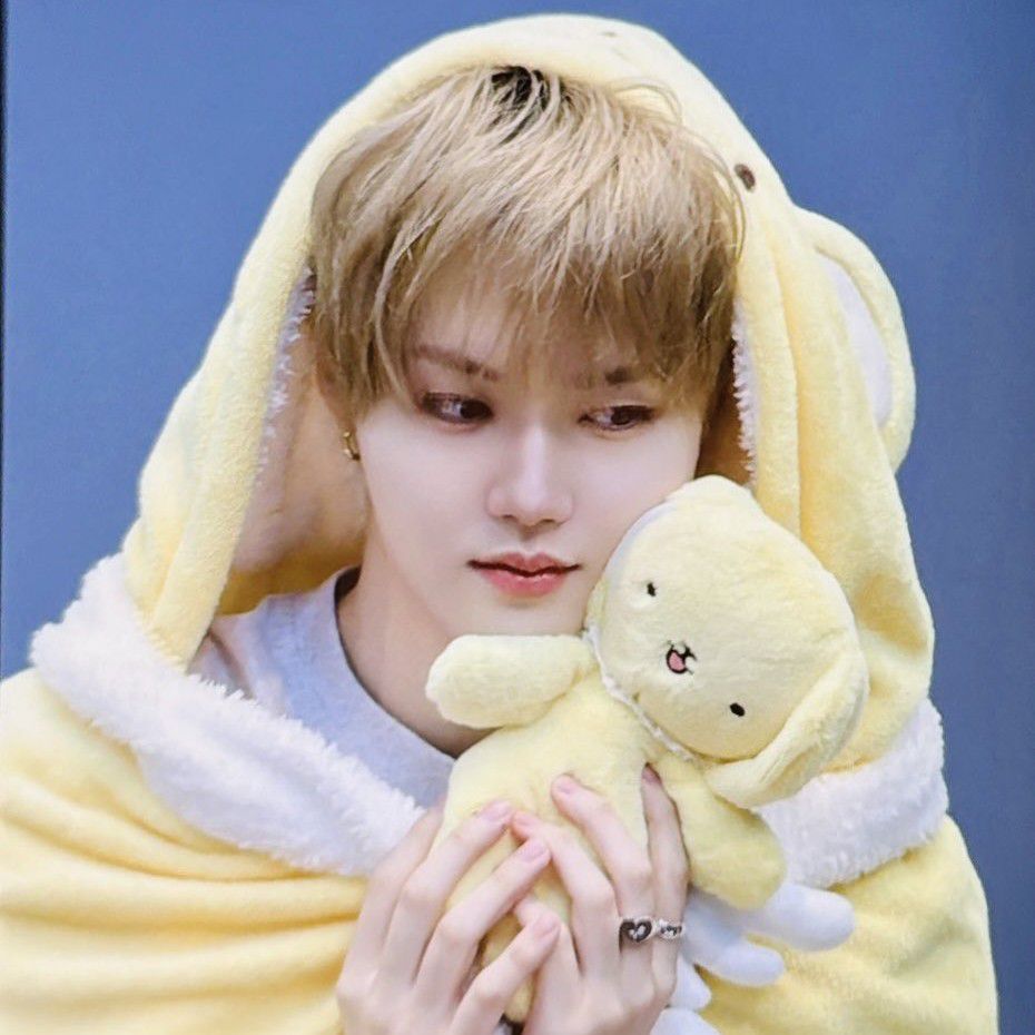 Recent activity shot of Doyoung (TREASURE)