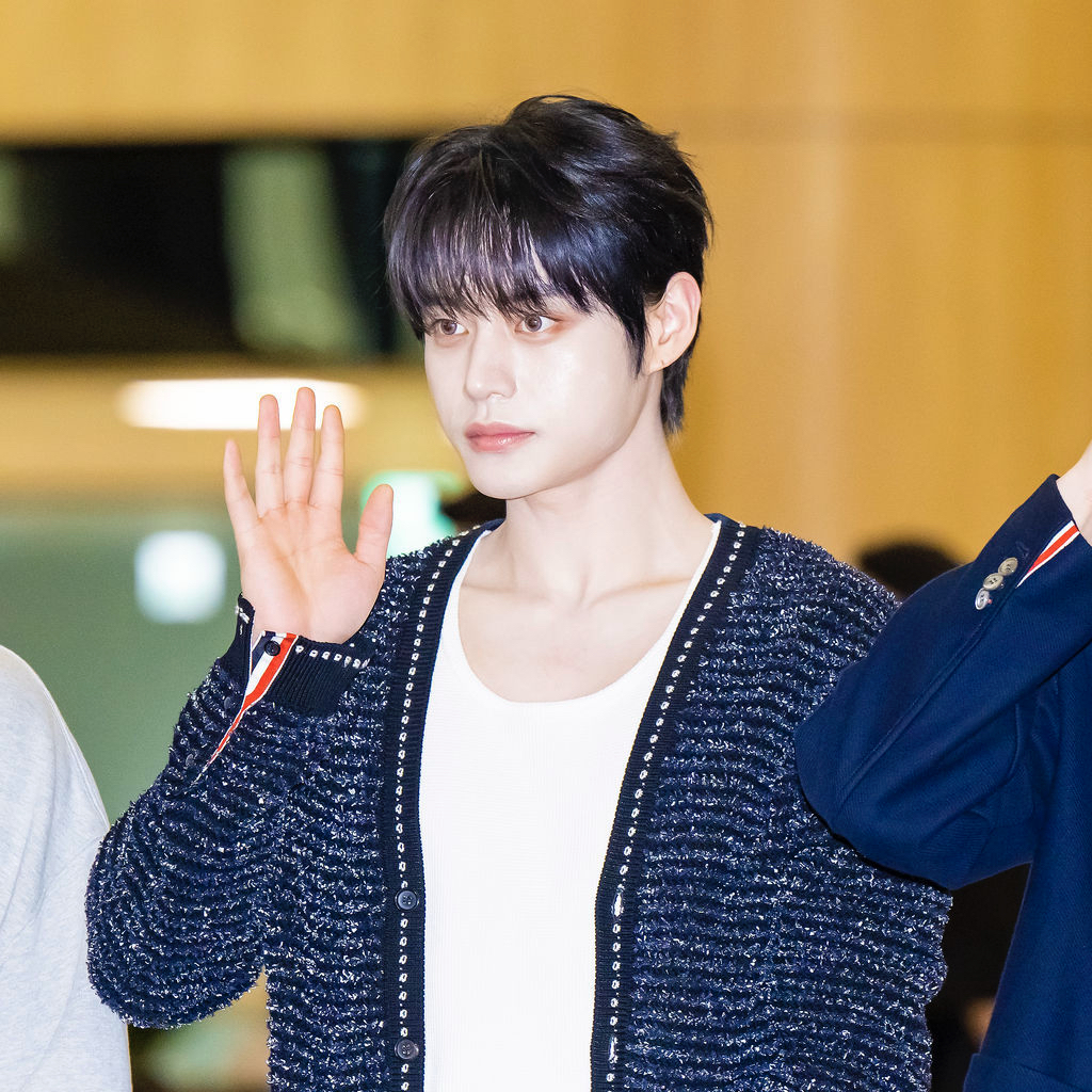 Recent activity shot of Kim Jiwoong (ZEROBASEONE)