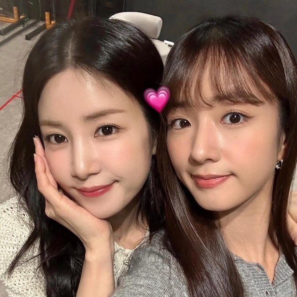 Signature photo of Park Chorong (Apink) capturing their charm