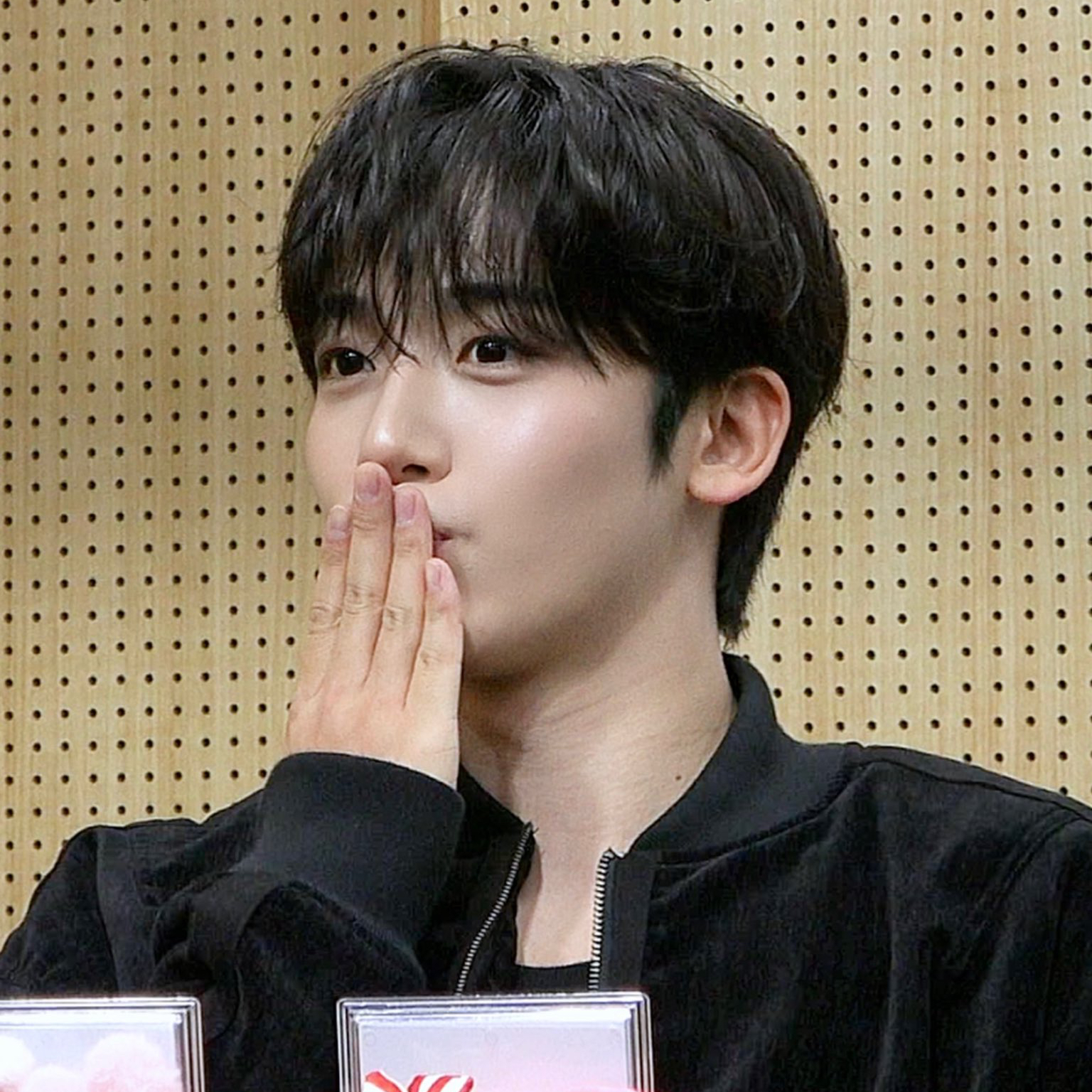 Behind-the-scenes cut of Kim Yohan (WEi)