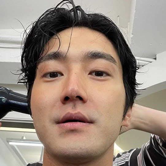 Behind-the-scenes cut of Siwon (Super Junior)