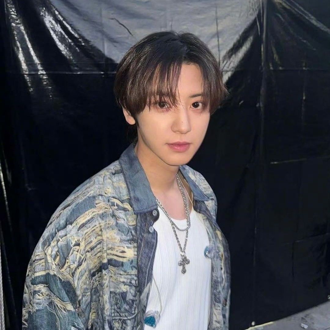 Recent activity shot of Chanyeol (EXO)