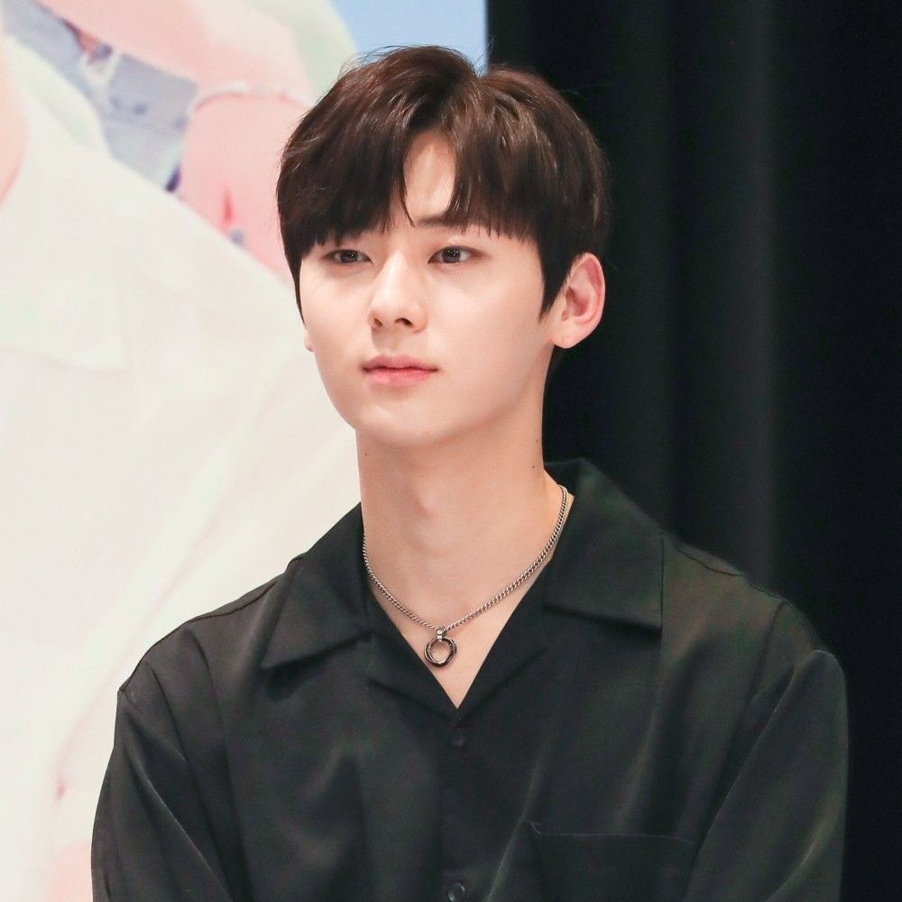 Behind-the-scenes cut of Hwang Minhyun