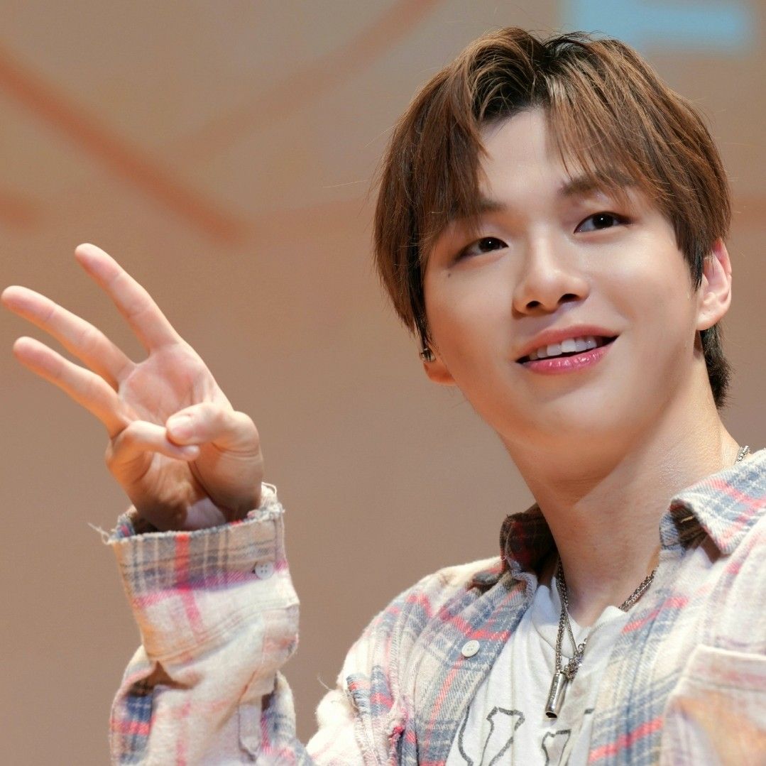 강다니엘의 비하인드 컷