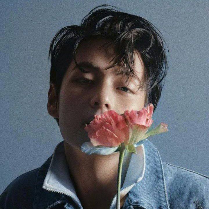Latest photo of V (BTS)