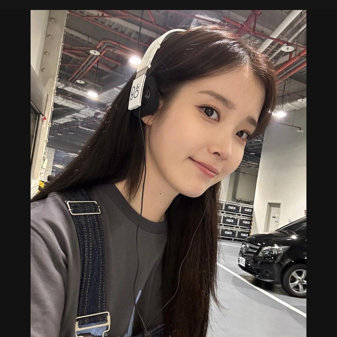 Behind-the-scenes cut of IU