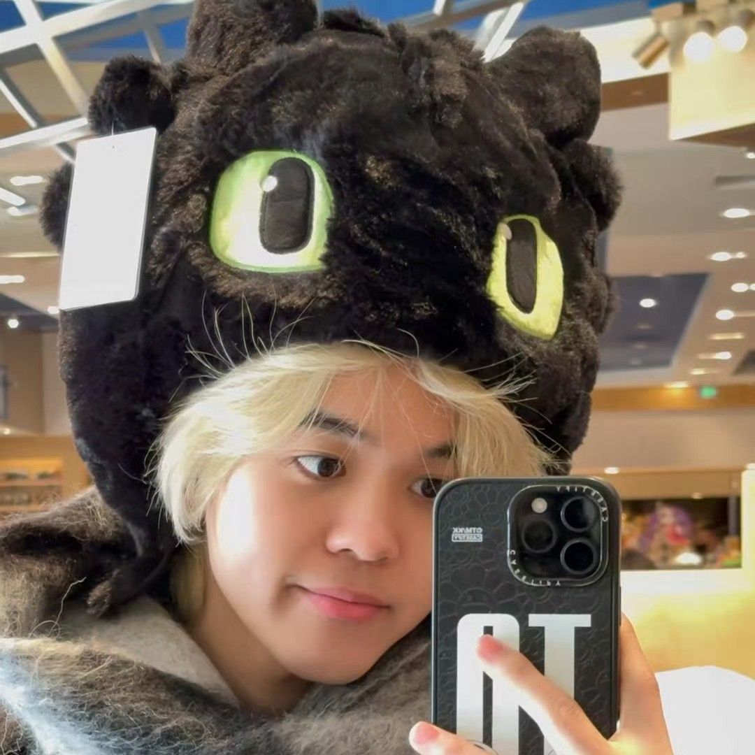 A moment captured by THI-O (NexT1DE)'s fan