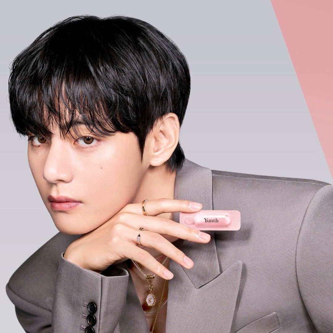 Behind-the-scenes cut of V (BTS)