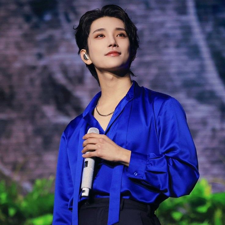 Recent activity shot of Joshua (SEVENTEEN)