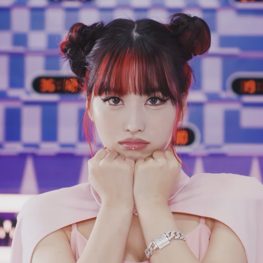 Foto terbaru Momo (TWICE)
