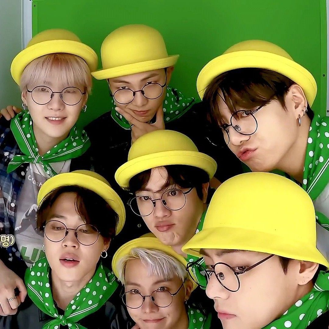 Behind-the-scenes cut of BTS