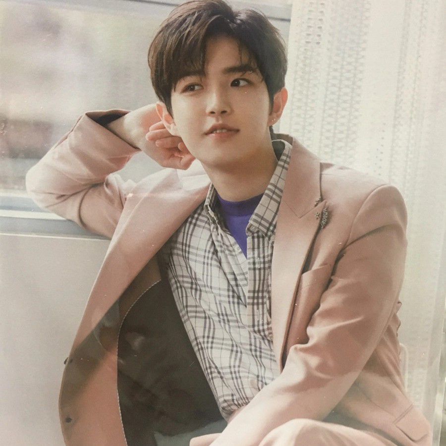 A moment captured by Kim Jaehwan's fan
