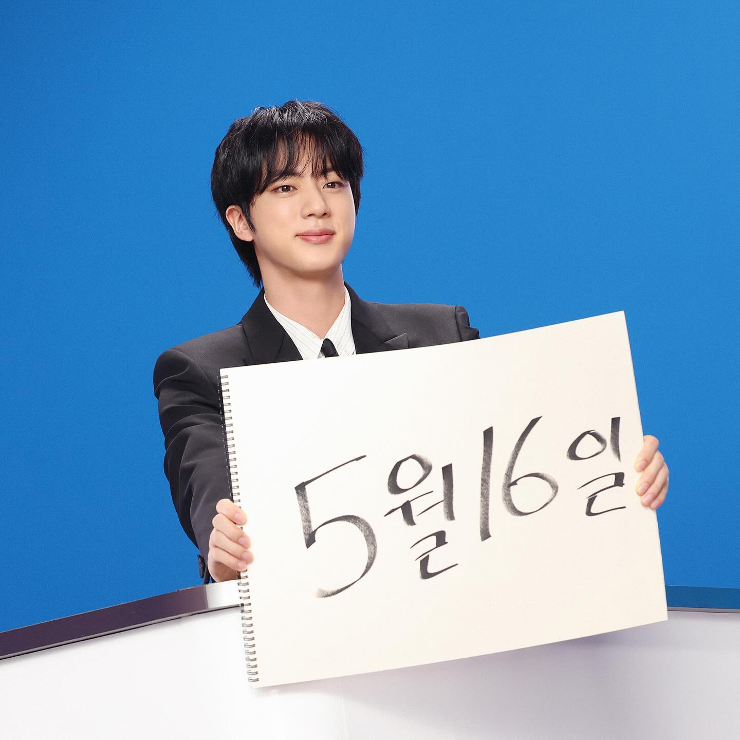 Foto aktivitas terbaru Jin (BTS)