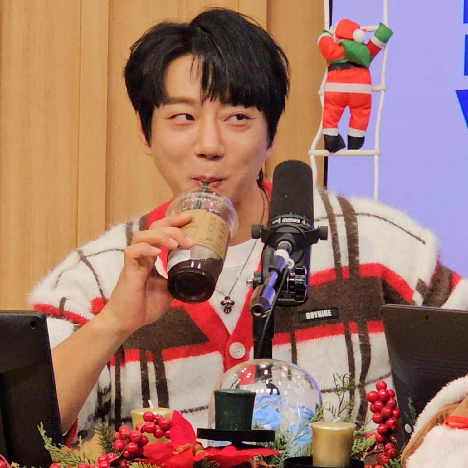 A moment captured by Hwang Chiyeol's fan