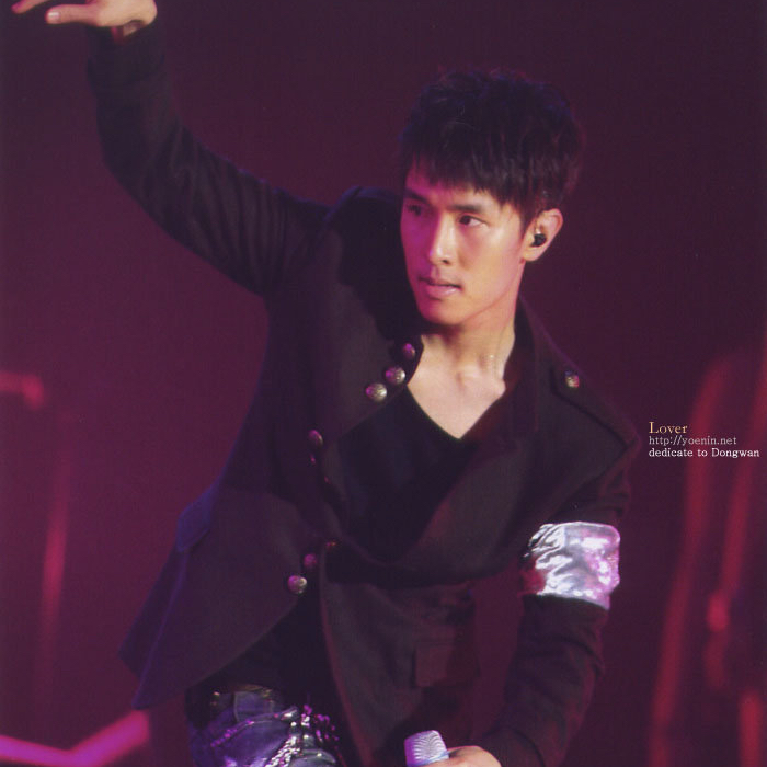 Momen yang diabadikan oleh penggemar Kim Dongwan (SHINHWA)