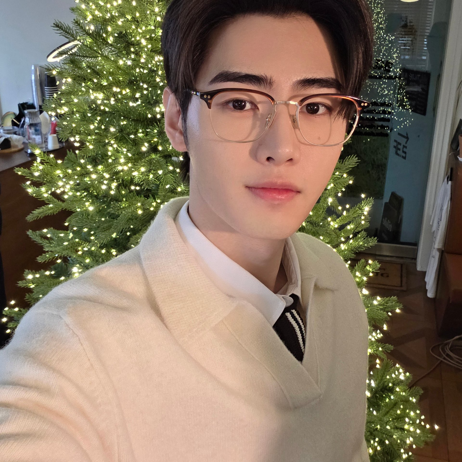 Latest photo of Sunghoon (ENHYPEN)