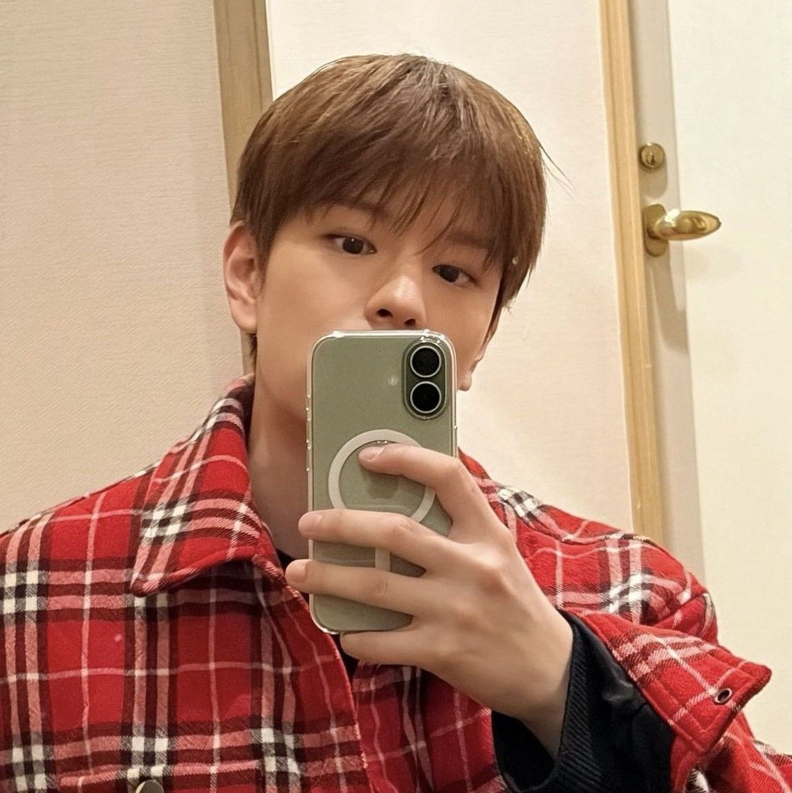 Latest photo of Seungmin (Stray Kids)