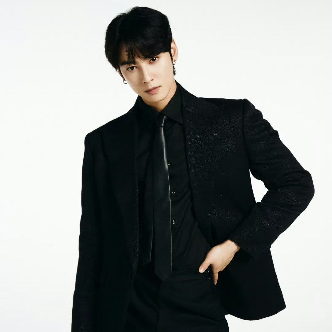 Latest photo of Eunwoo (ASTRO)