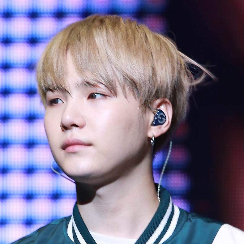 SUGA (防彈少年團)的最新照片