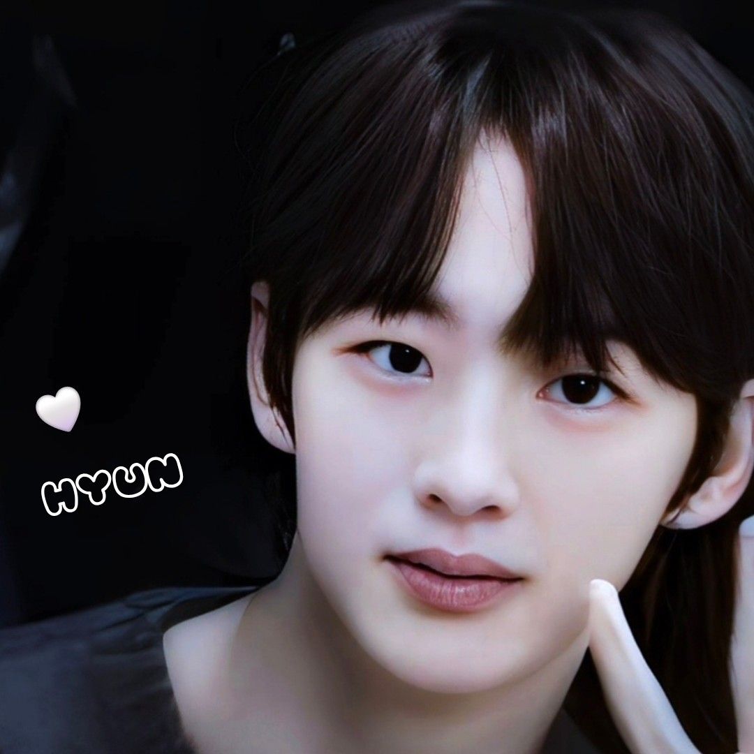 Behind-the-scenes cut of Hyun