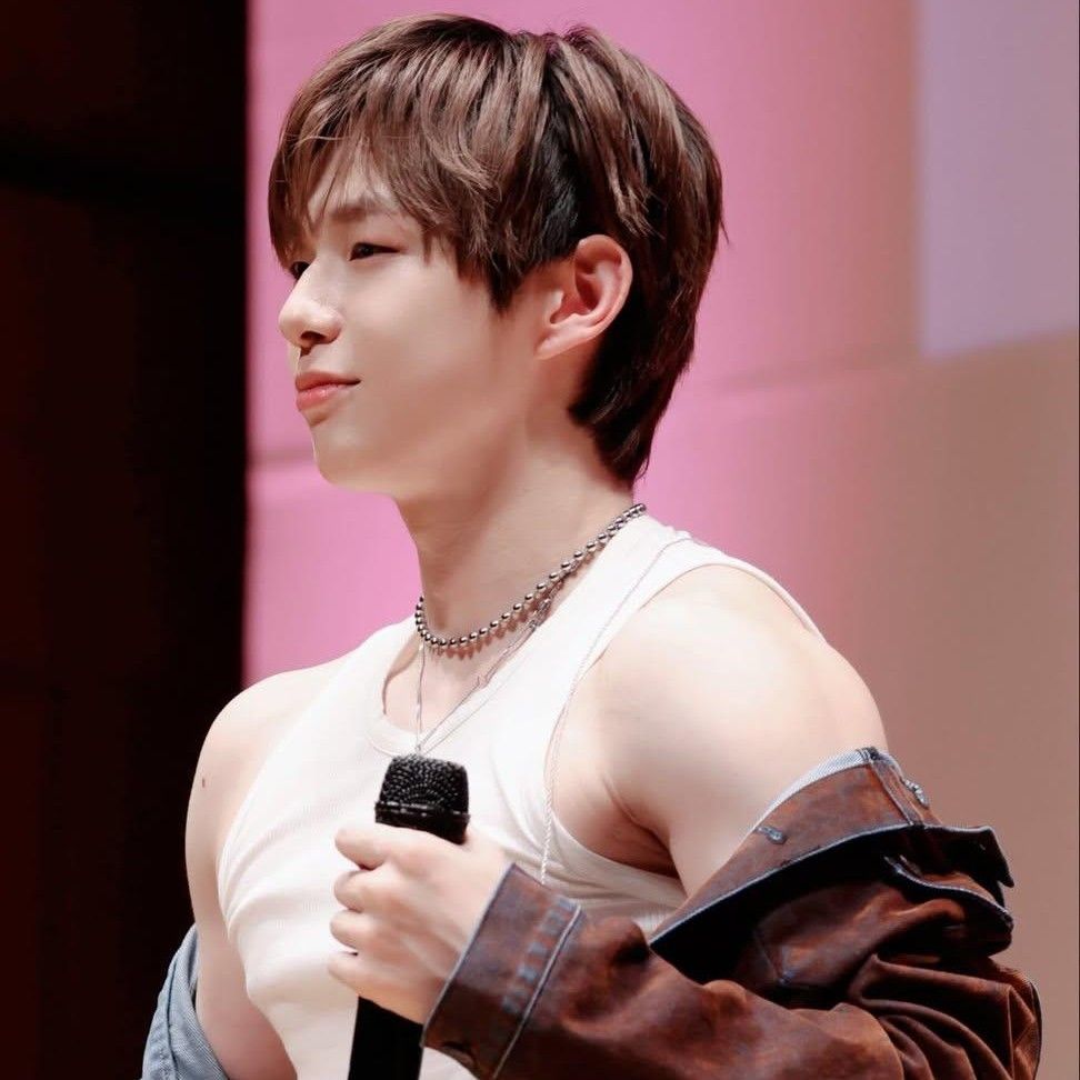 강다니엘 최근 활동샷