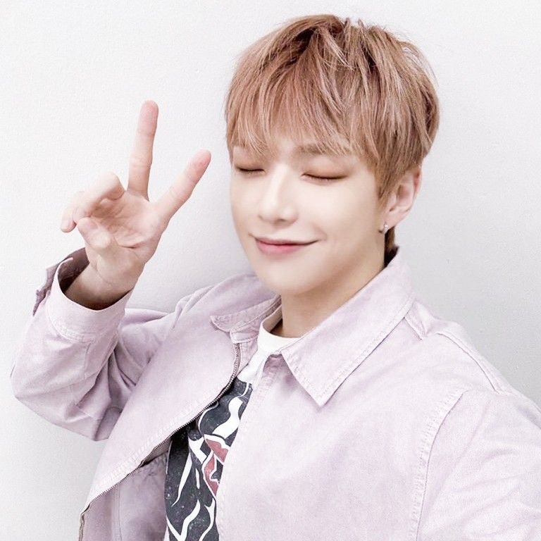 강다니엘의 비하인드 컷