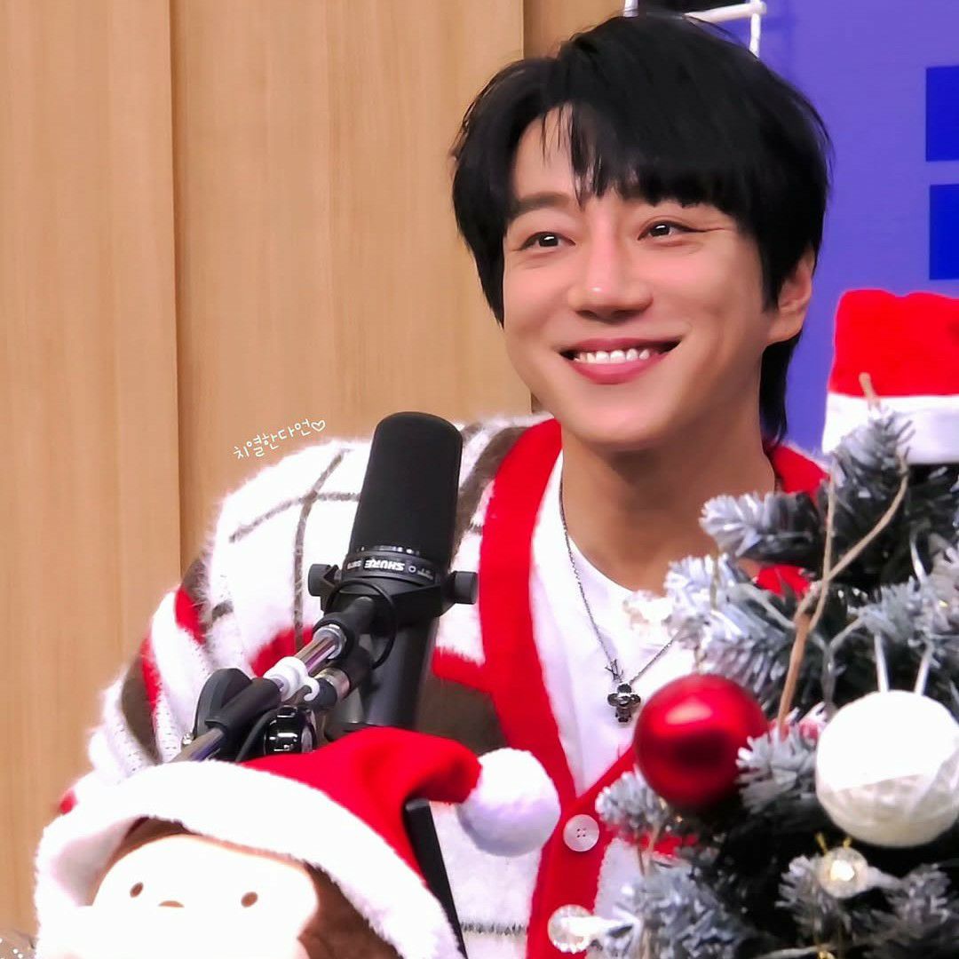 Latest photo of Hwang Chiyeol