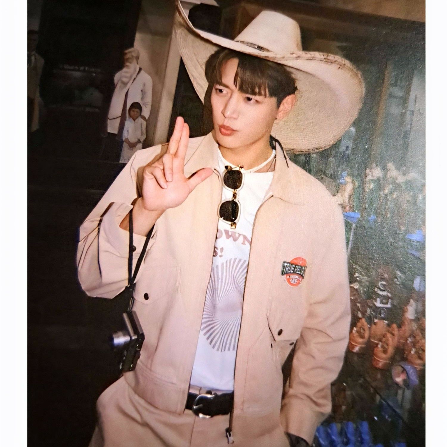 Behind-the-scenes cut of Minho (SHINee)