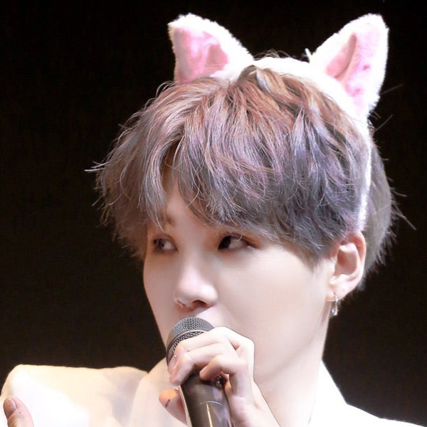 Foto aktivitas terbaru SUGA (BTS)